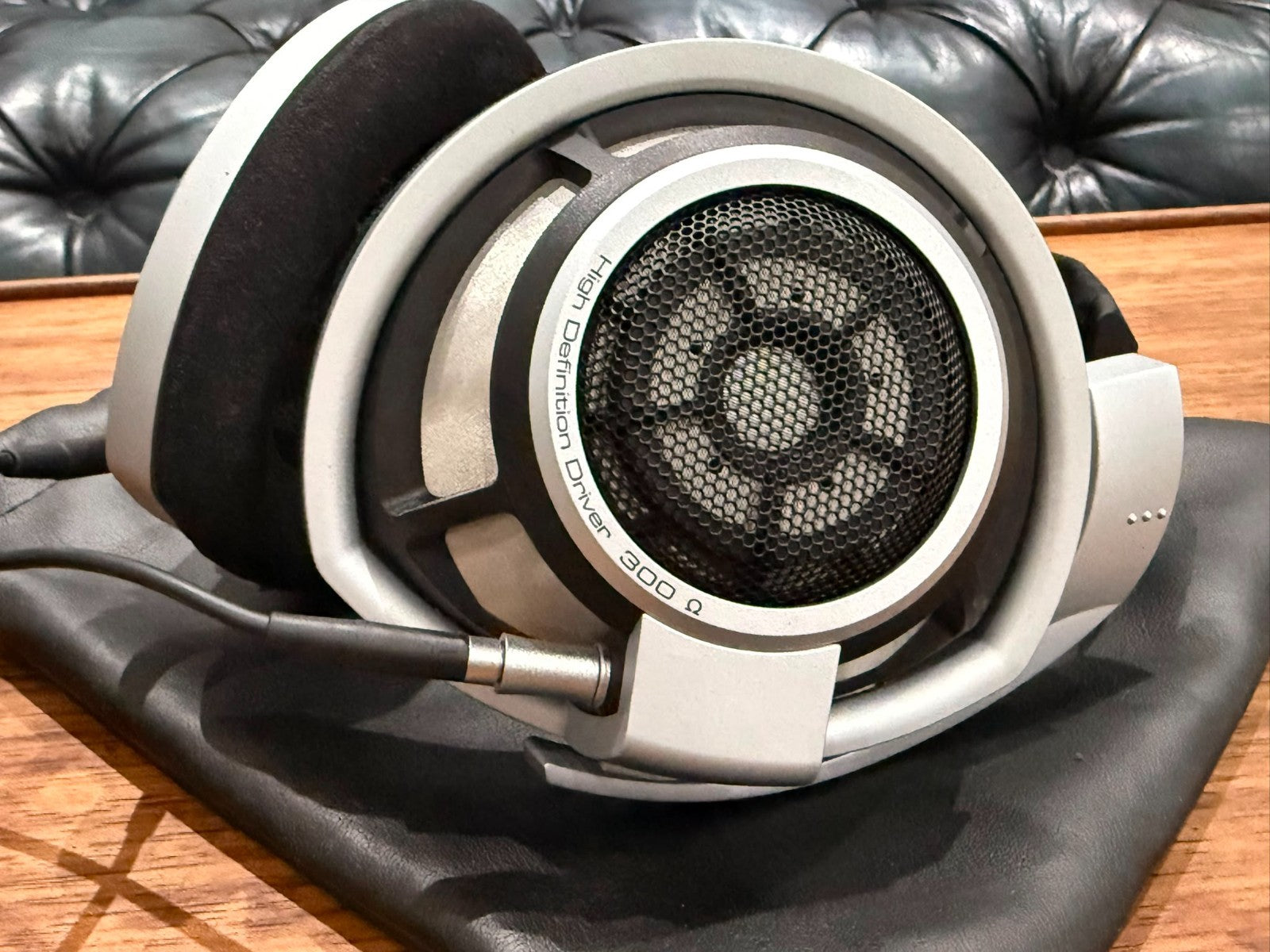 SENNHEISER HD 800 HEADPHONES WITH BAG