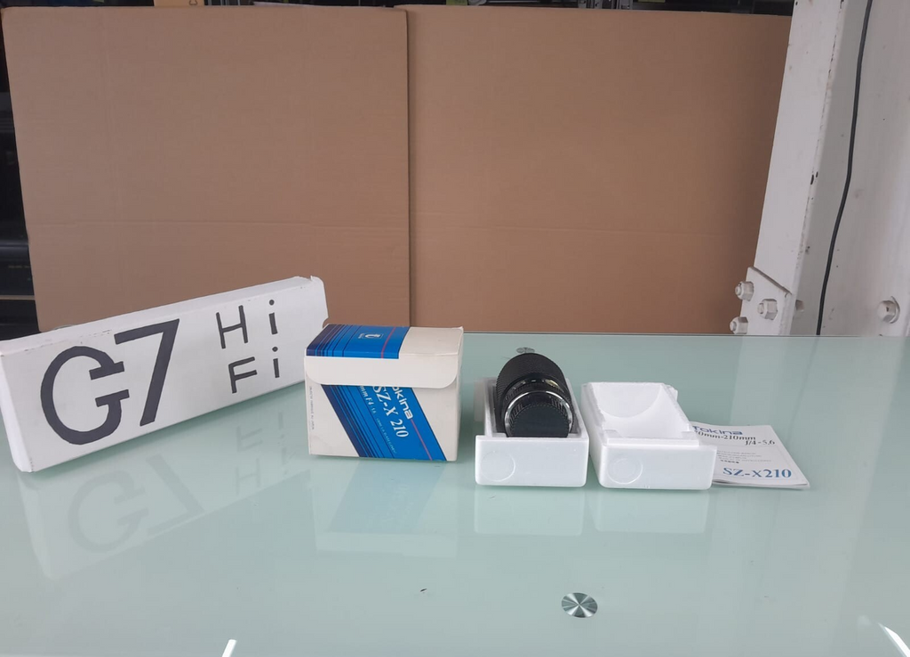 TOKINA SZ X210 70-210MM F/4-5.6 ZOOM CAMERA LENS