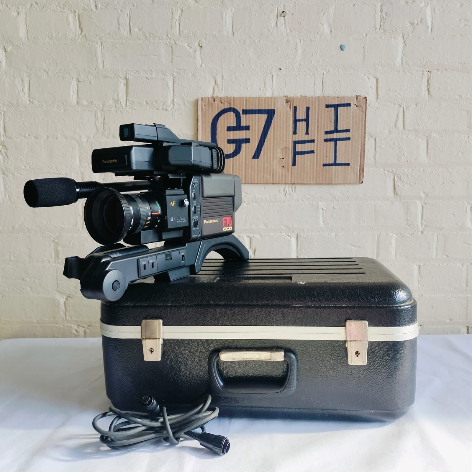 PANASONIC F10 CCD CAMCORDER WITH CASE 8X ZOOM LENS COMPLETE KIT