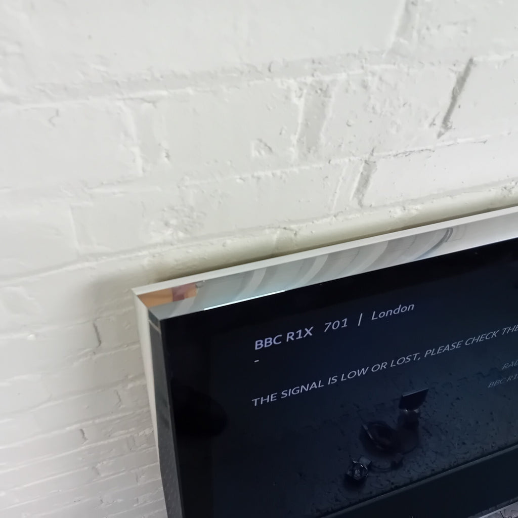 BANG & OLUFSEN B&O BEOVISION 10 - 40 WITH WALL BRACKET AND BEO4 REMOTE