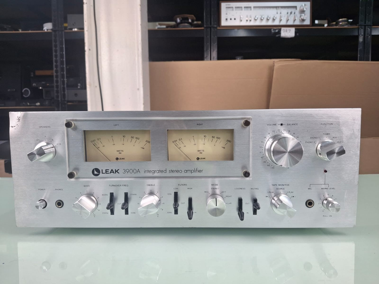 LEAK 3900A INTEGRATED STEREO AMPLIFIER