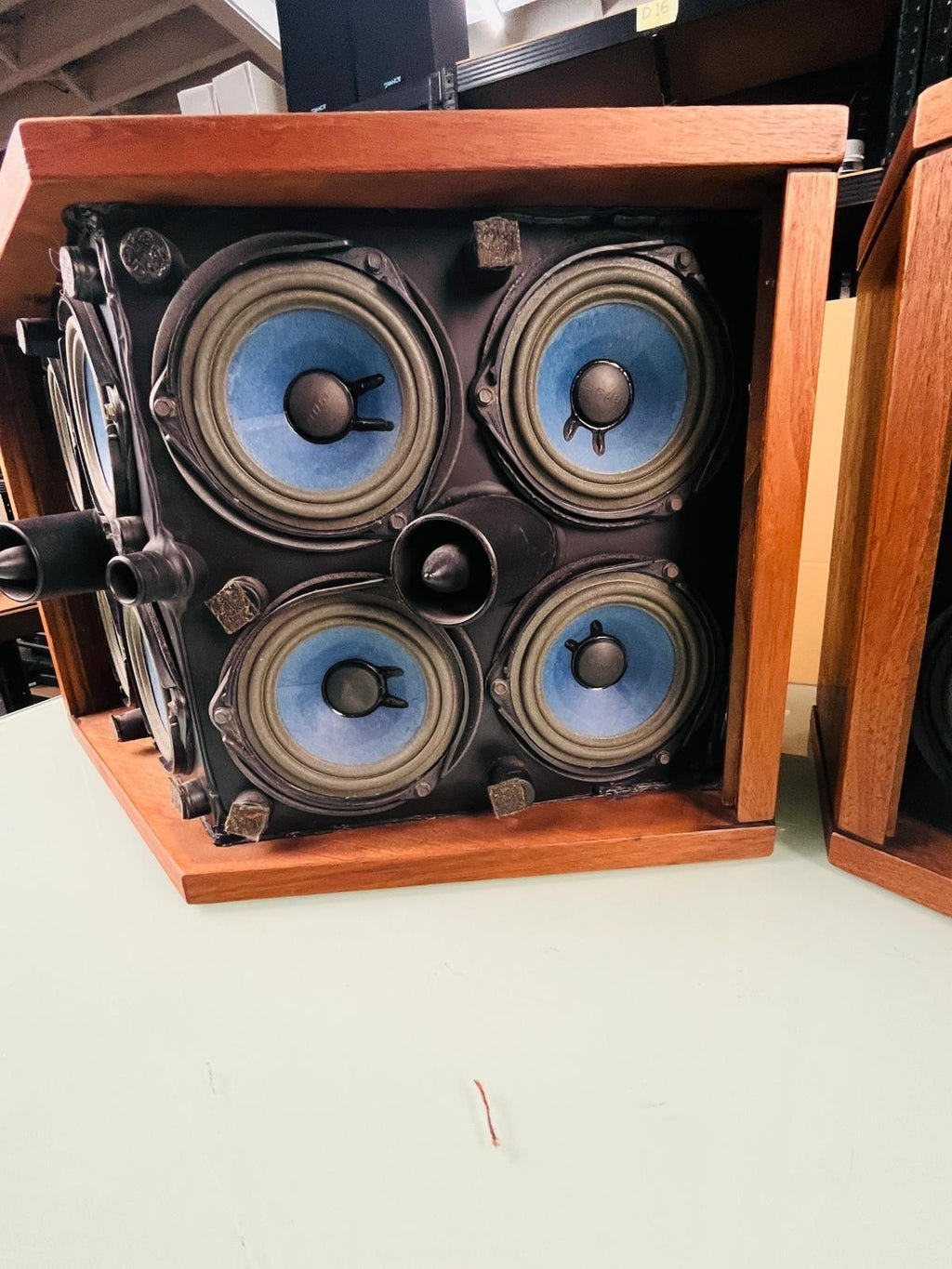 BOSE 901 SERIES IV SPEAKERS