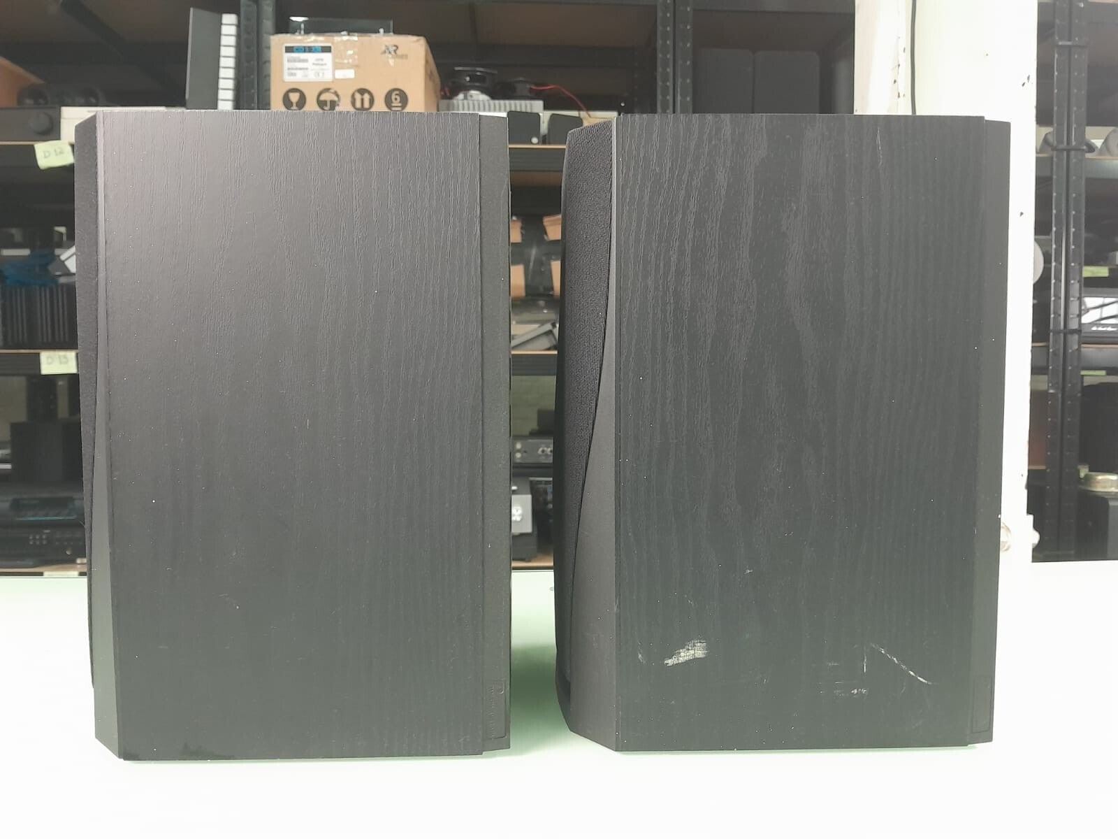 BOWERS & WILKINS DM302 B&W SPEAKERS