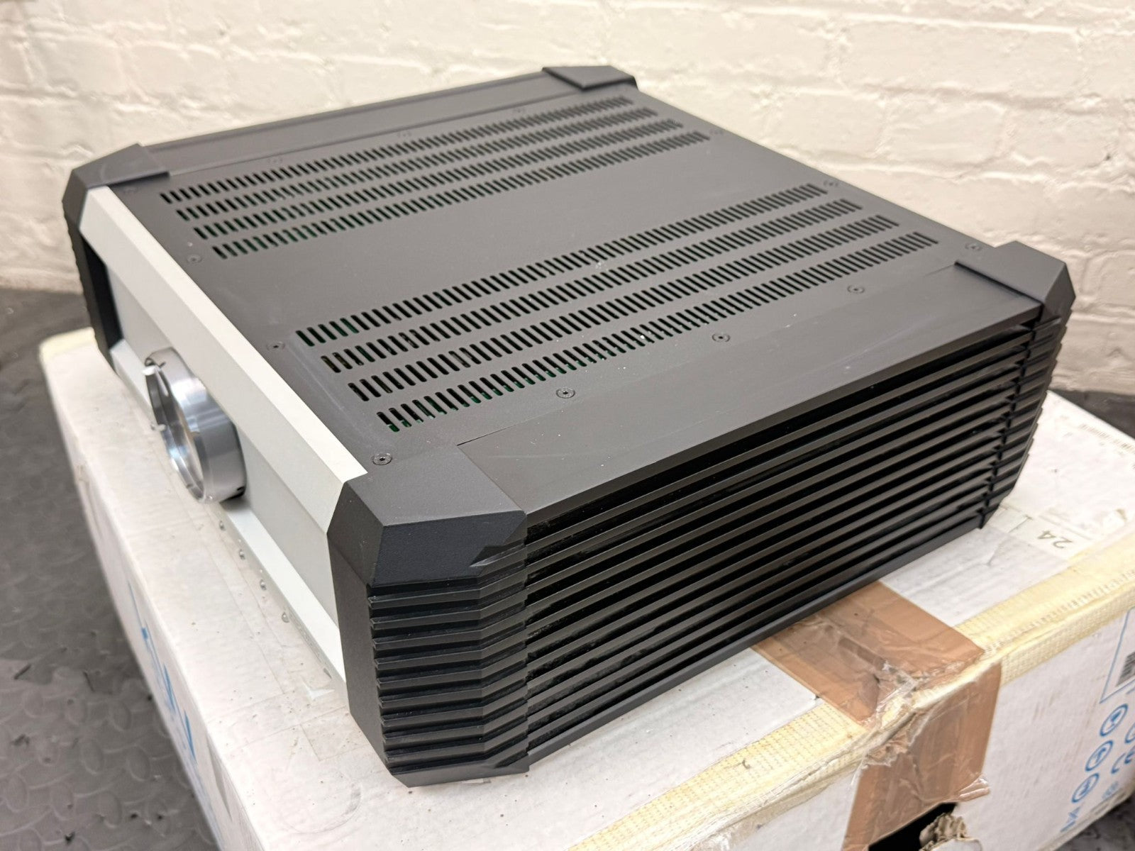 SERVICED MUSICAL FIDELITY KW 550 INTEGRATED AMPLIFIER & KW 550 POWER SUPPLY