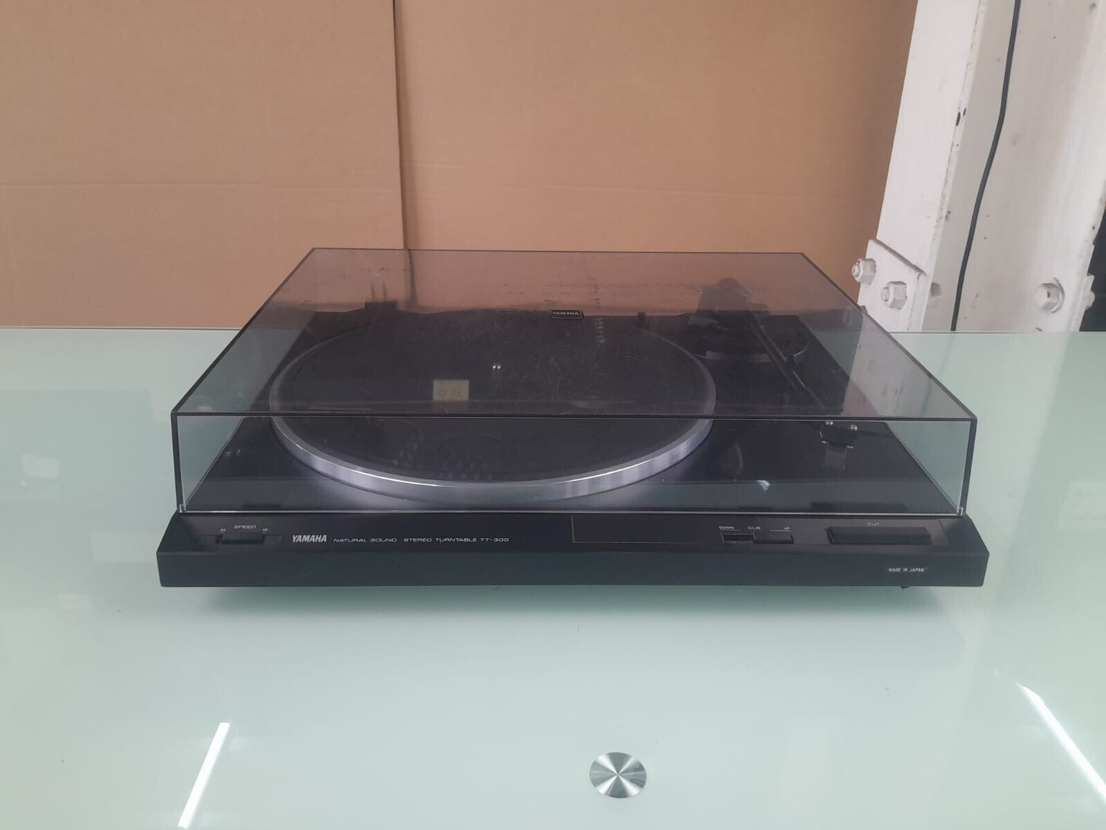 YAMAHA TT 300 NATURAL SOUND STEREO TURNTABLE