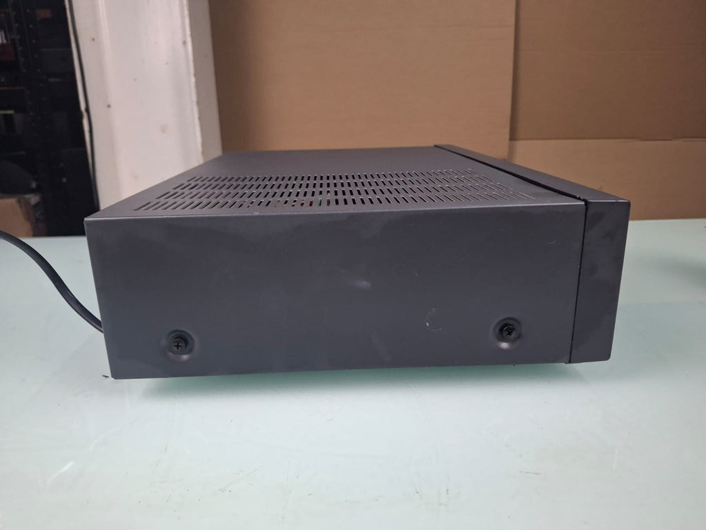 NAD 302 STEREO AMPLIFIER