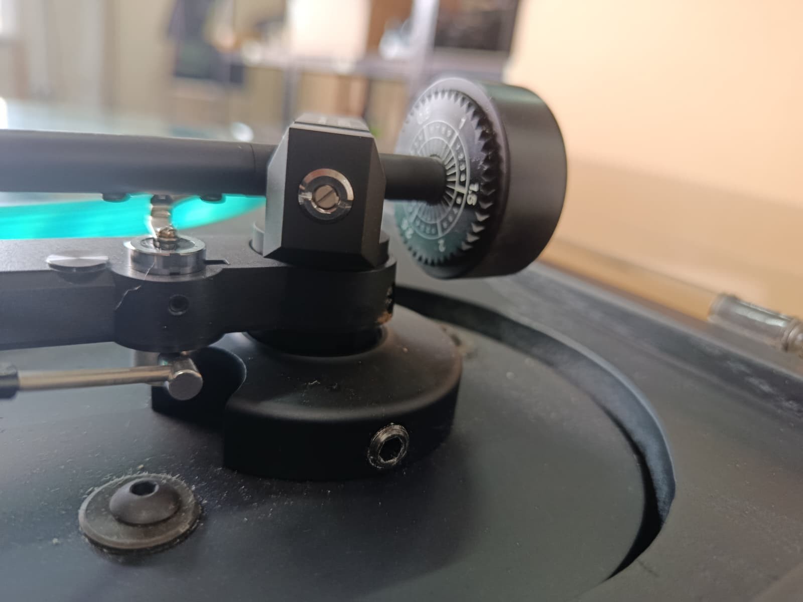 SYSTEMDEK IIX TURNTABLE WITH LINN BASIK PLUS TONEARM