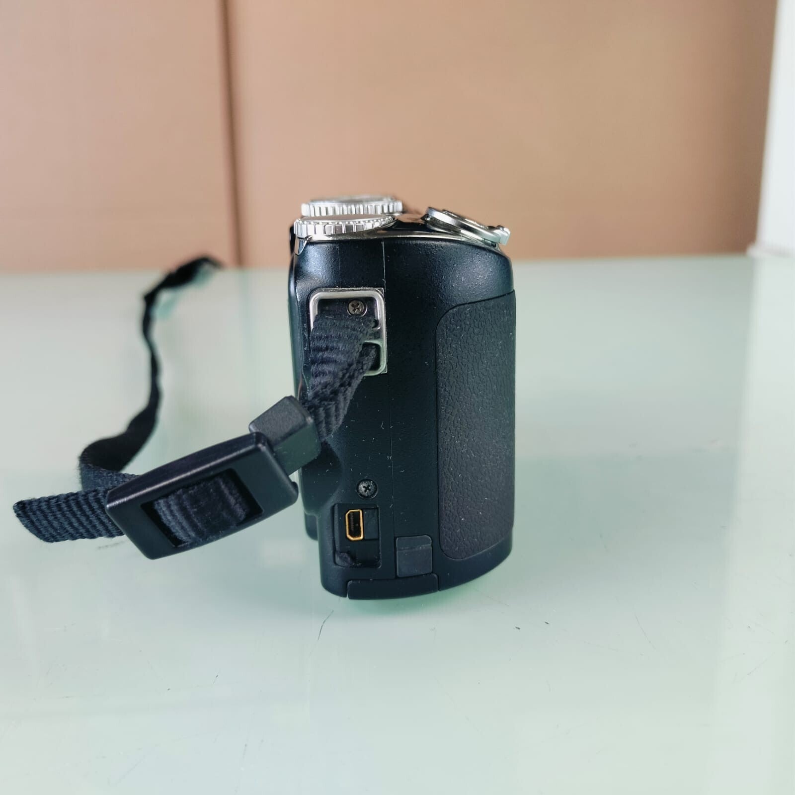 NIKON COOLPIX P5000 10MP DIGITAL CAMERA NIKKOR 3.5X OPTICAL ZOOM 7.5-26.3MM LENS