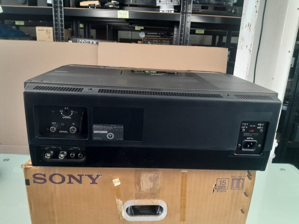 SONY SL C7UB BETAMAX VIDEO CASSETTE RECORDER