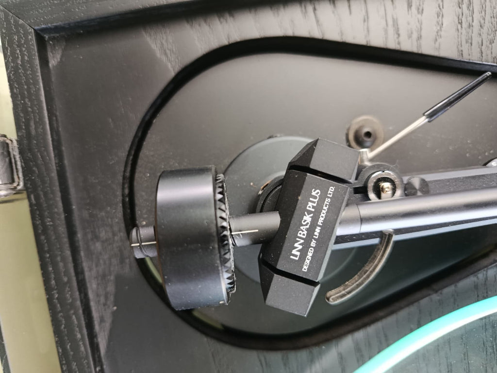 SYSTEMDEK IIX TURNTABLE WITH LINN BASIK PLUS TONEARM