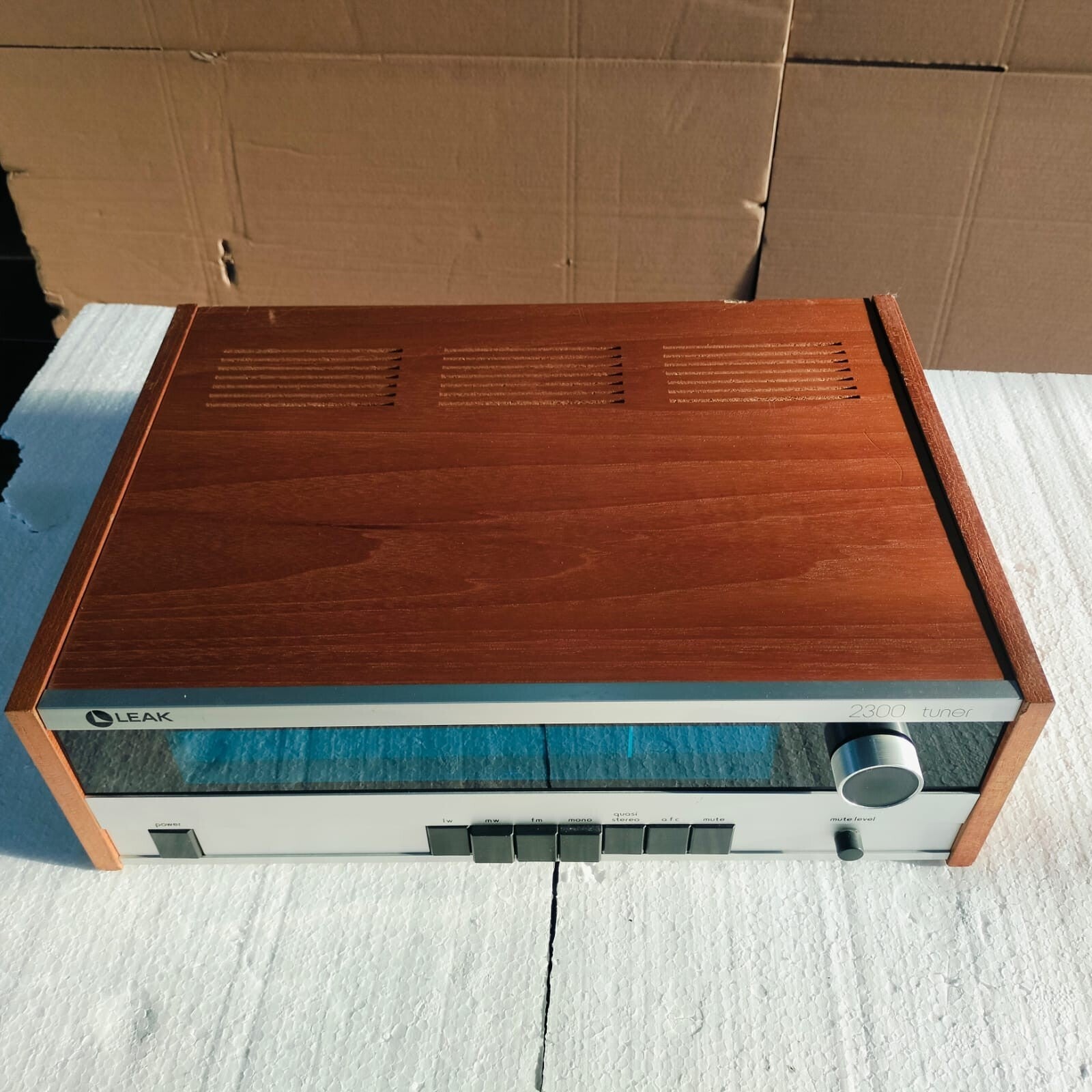 LEAK 2300 TUNER