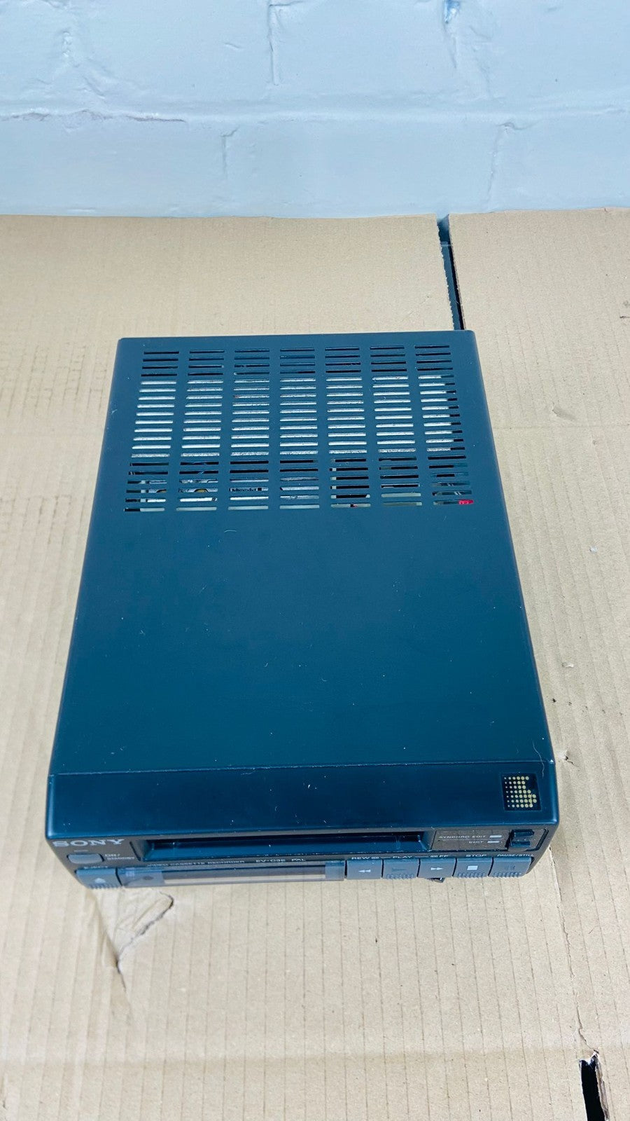 SONY EV C3E PAL VIDEO 8 VIDEO CASSETTE RECORDER WITH REMOTE