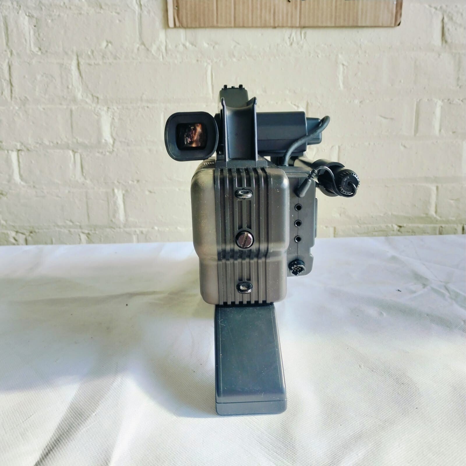 PANASONIC F10 CCD CAMCORDER WITH CASE 8X ZOOM LENS COMPLETE KIT