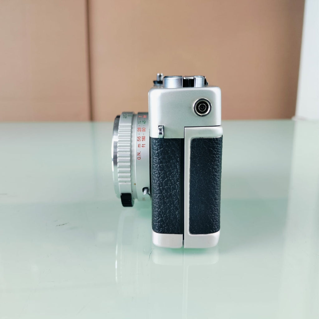 KONICA C35 RANGEFINDER CAMERA HEXANON F=38MM 1:2.8 LENS