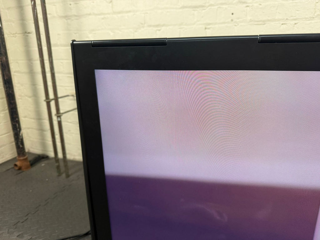 B&O BANG & OLUFSEN BEOPLAY V1 40 INCH TV WITH BEO 4 REMOTE