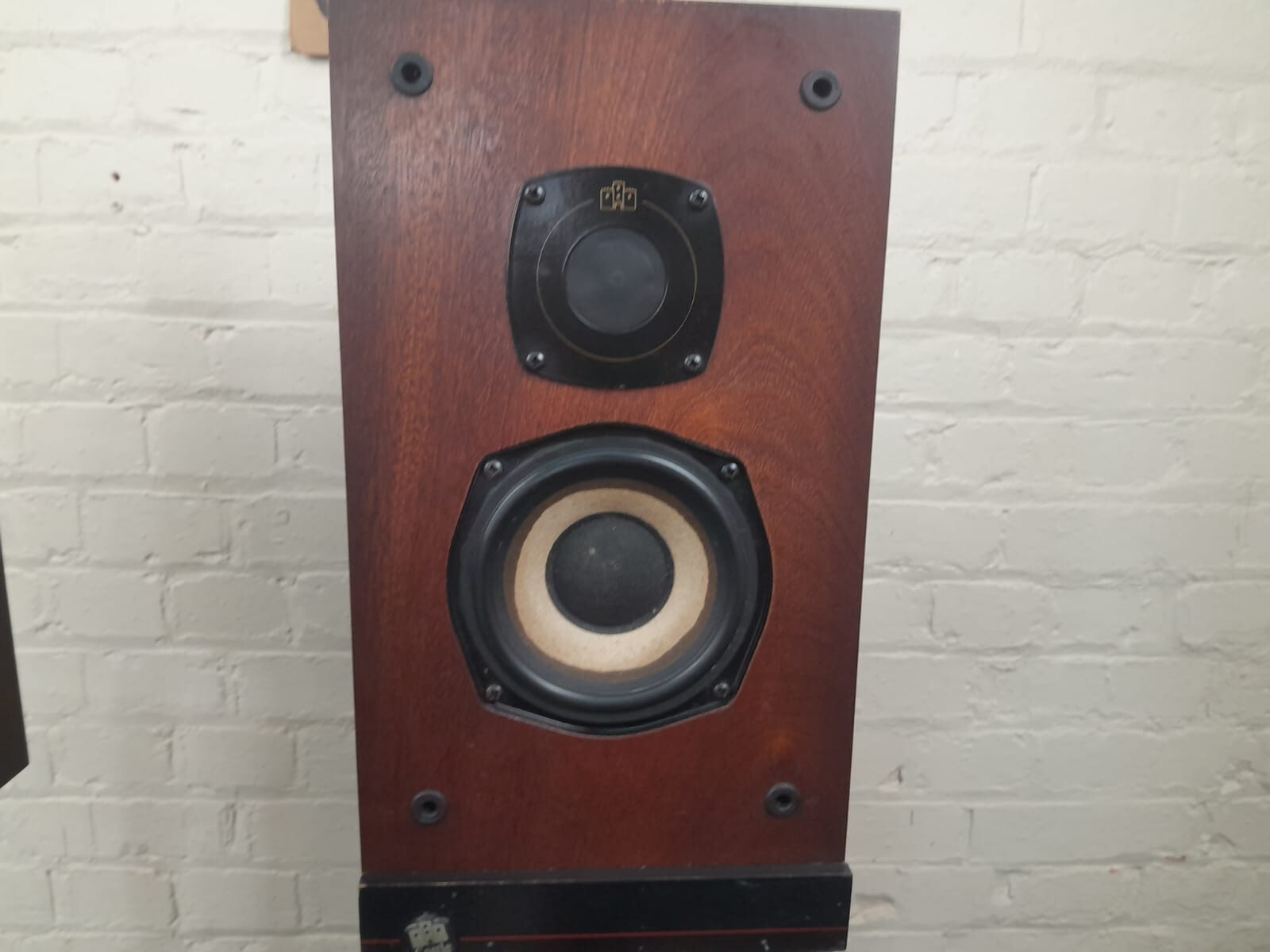 CASTLE DURHAM SPEAKERS WITH ORIGINAL CASTLE STANDS