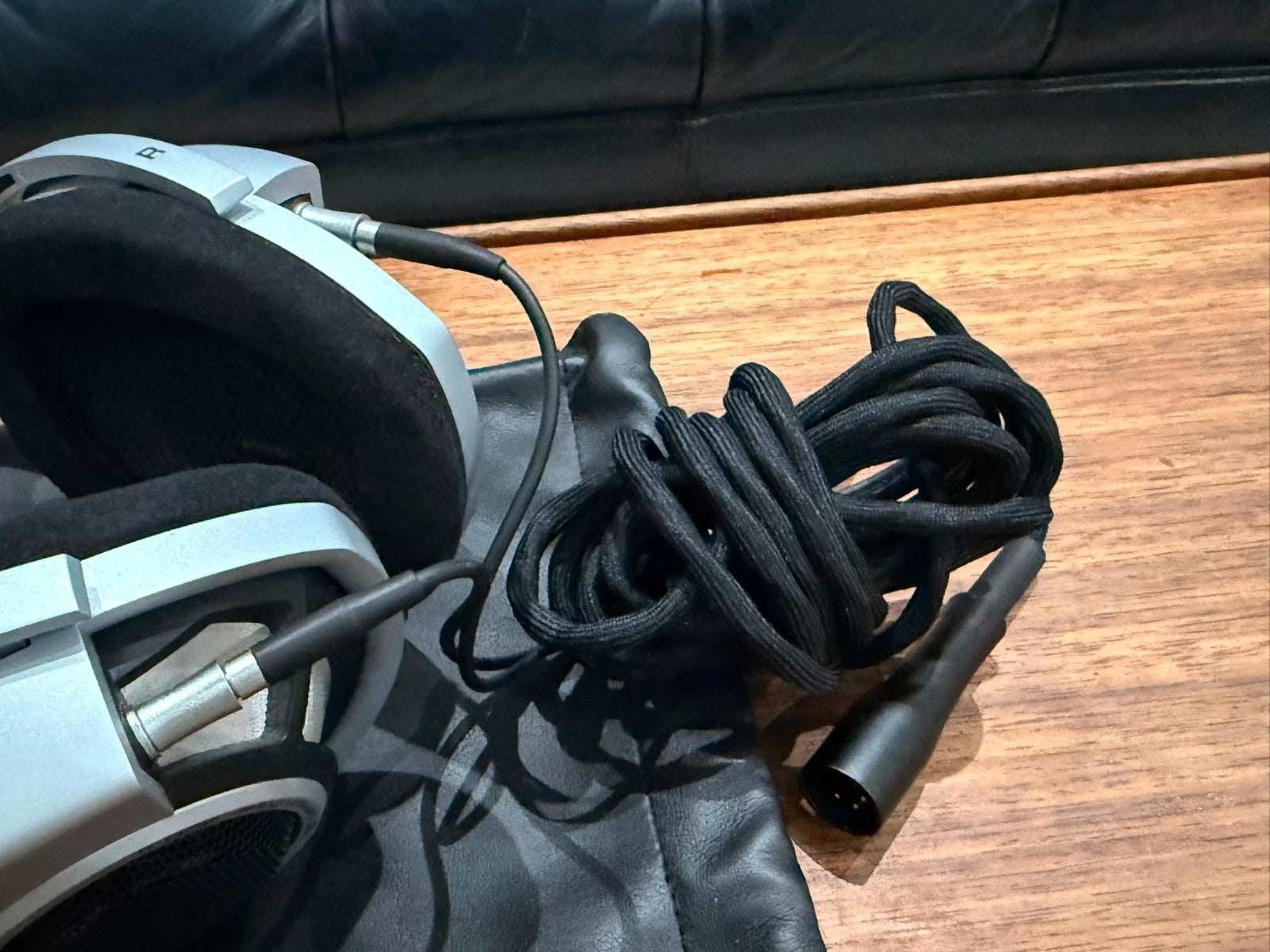 SENNHEISER HD 800 HEADPHONES WITH BAG