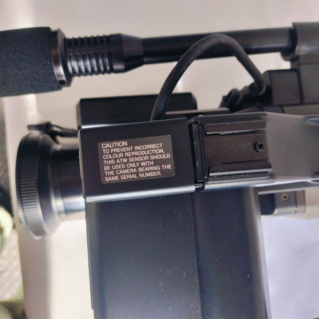 PANASONIC F10 CCD CAMCORDER WITH CASE 8X ZOOM LENS COMPLETE KIT