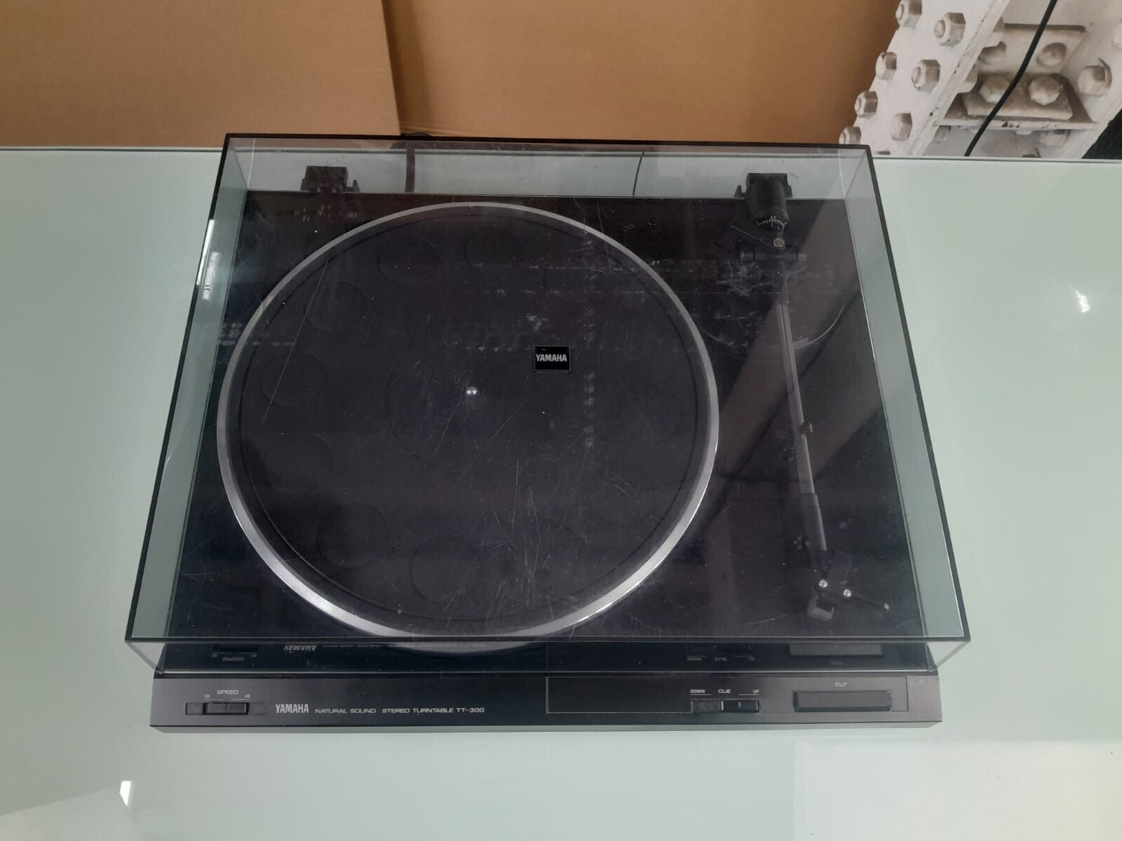 YAMAHA TT 300 NATURAL SOUND STEREO TURNTABLE