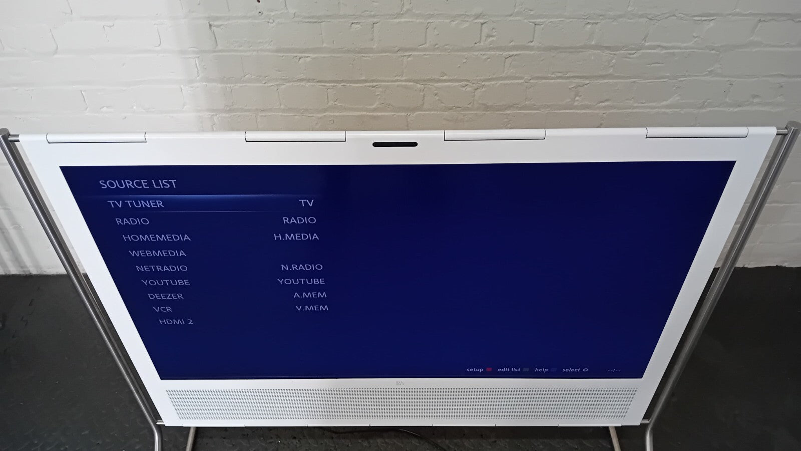 B&O BANG & OLUFSEN BEOPLAY V1 40 INCH TV WITH STAND AND REMOTE