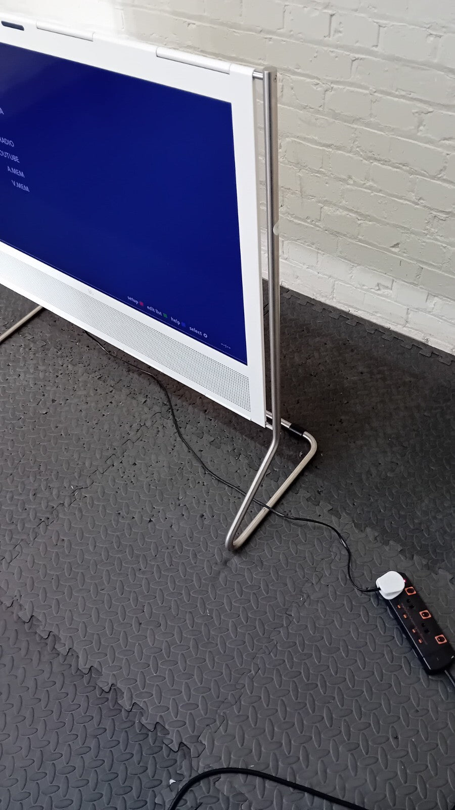 B&O BANG & OLUFSEN BEOPLAY V1 40 INCH TV WITH STAND AND REMOTE