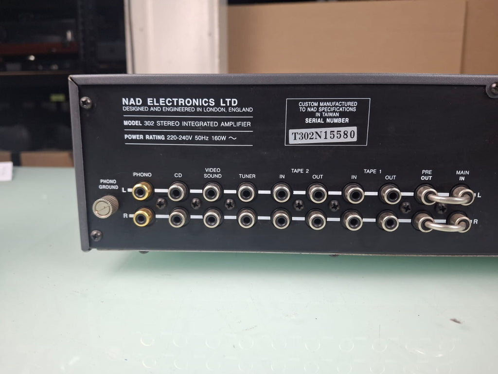 NAD 302 STEREO AMPLIFIER