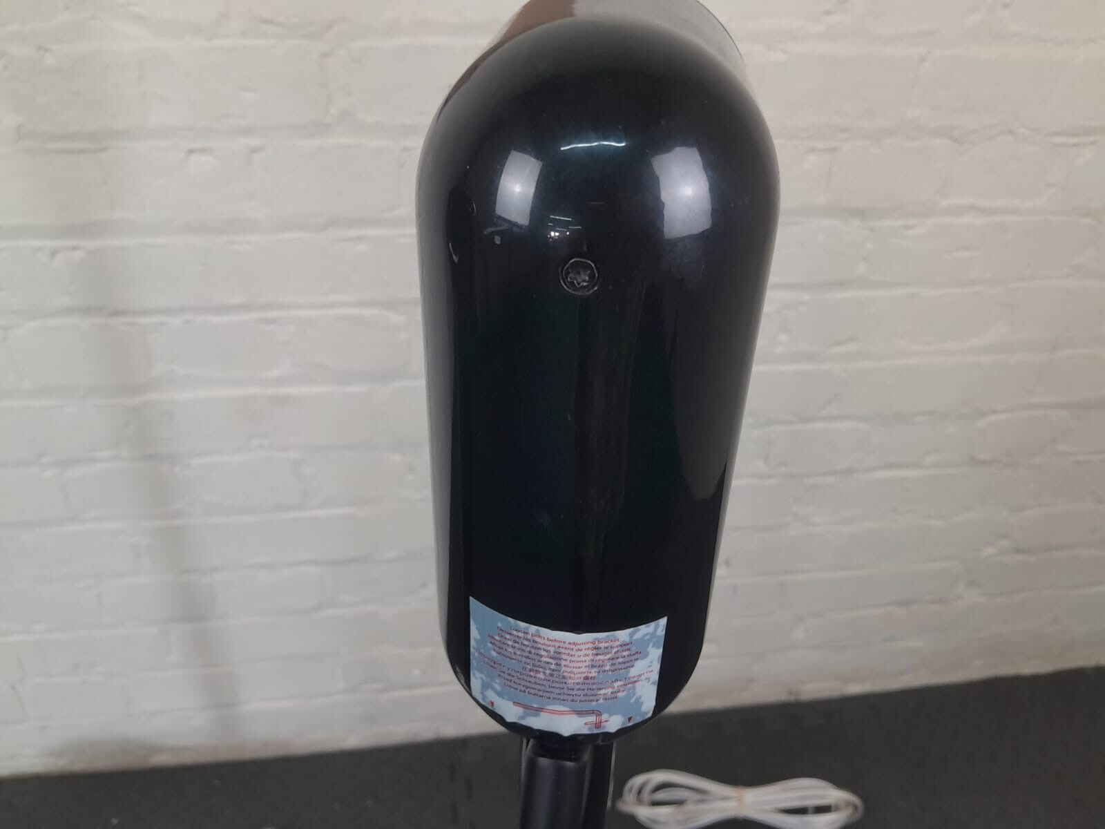 Q ACOUSTIC 7000LRI SPEAKERS WITH 7000ST FLOOR STANDS AND QED SPEAKER CABLES