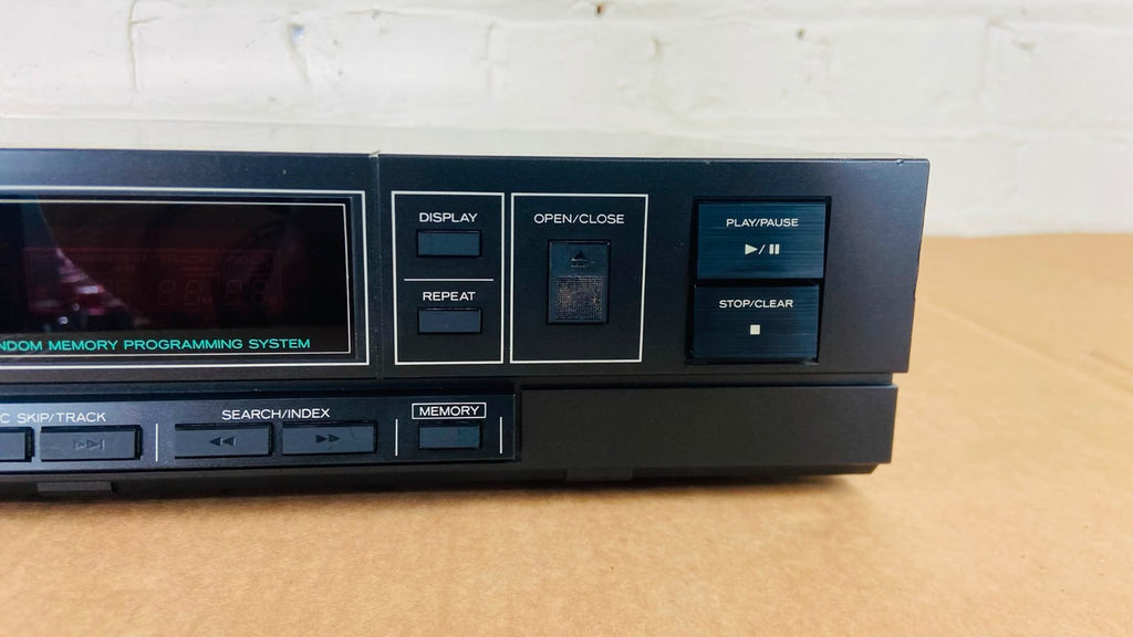 TEAC PD 300 CD PLAYER