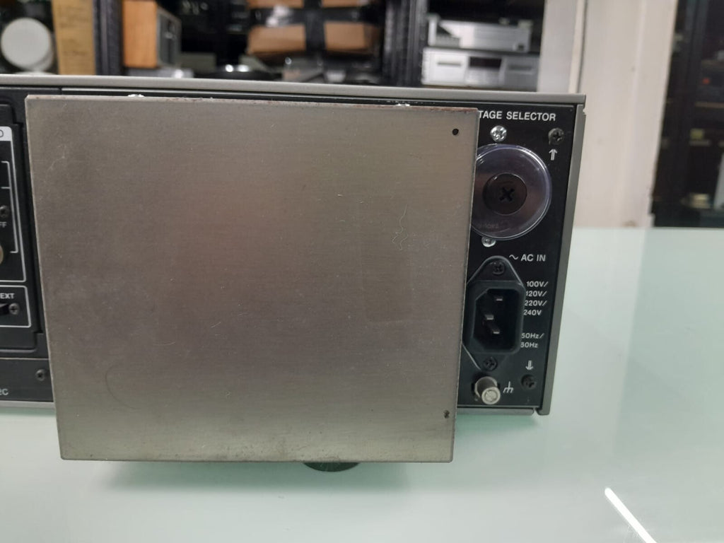 SONY PCM 7050 DIGITAL AUDIO RECORDER