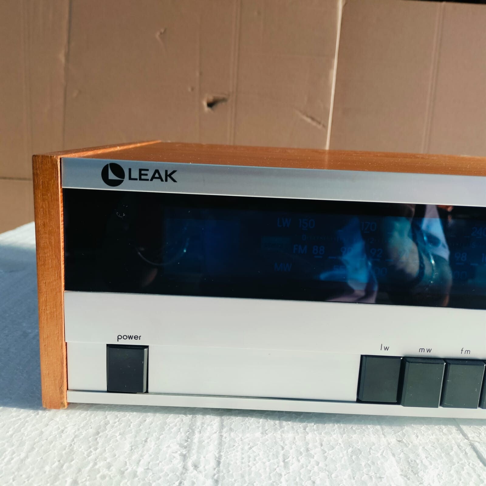 LEAK 2300 TUNER