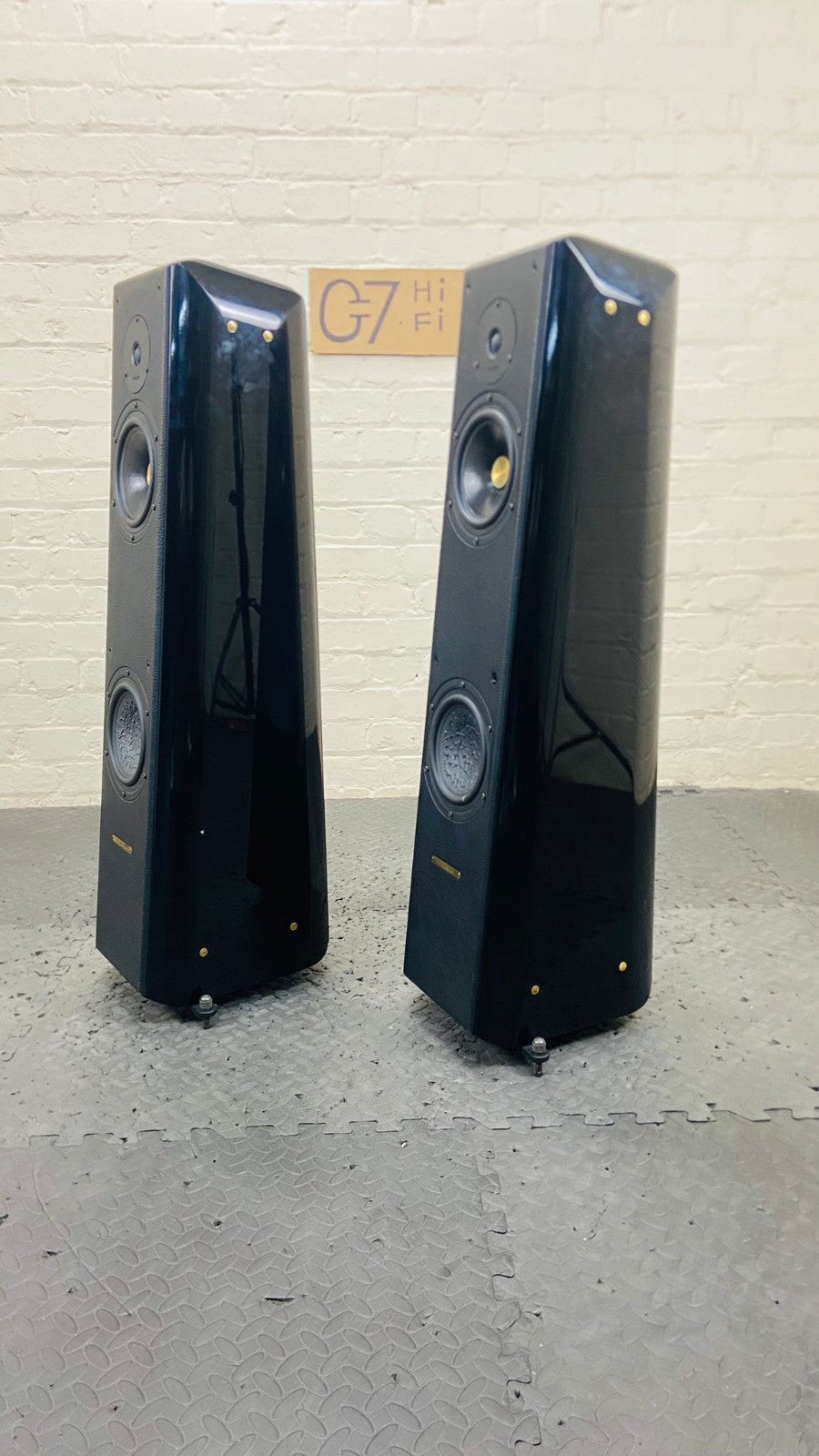 SONUS FABER CONCERTO GRAND PIANO FLOOR STANDING SPEAKERS