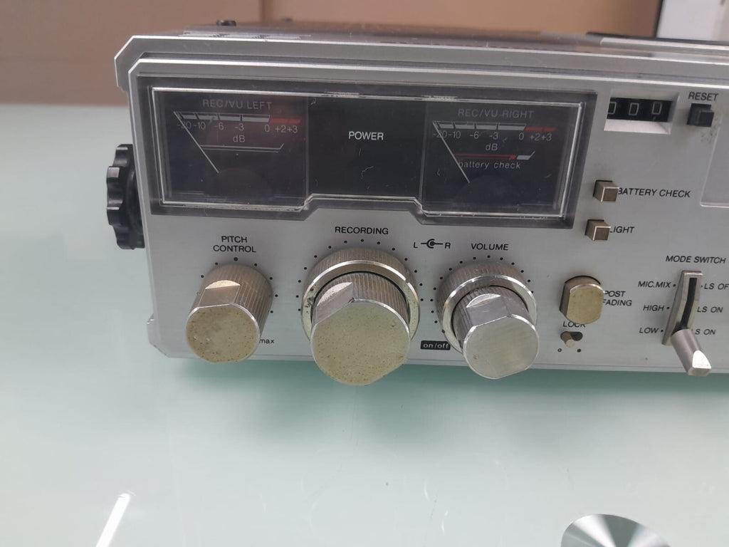 PHILIPS D 6920 PORTABLE STEREO CASSETTE RECORDER