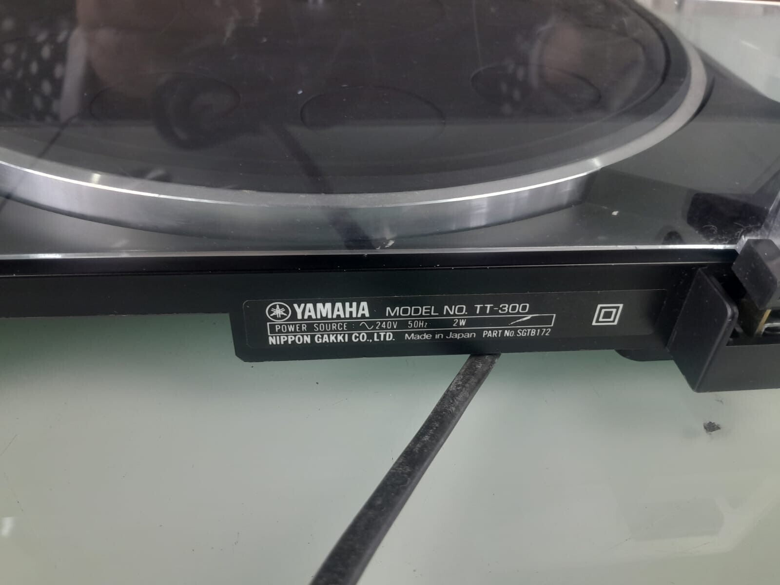 YAMAHA TT 300 NATURAL SOUND STEREO TURNTABLE