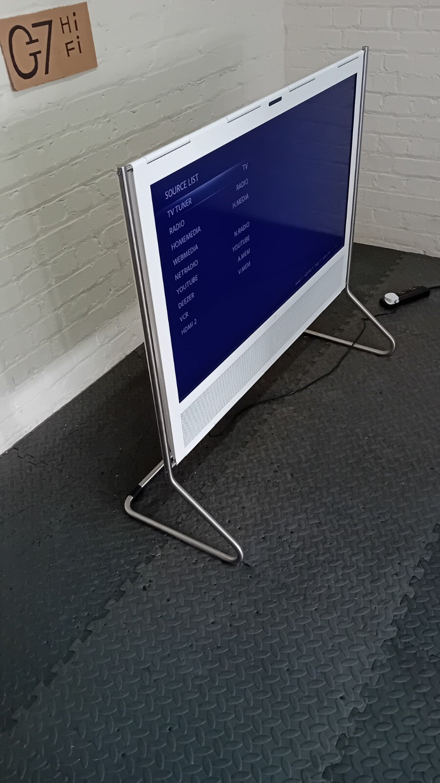 B&O BANG & OLUFSEN BEOPLAY V1 40 INCH TV WITH STAND AND REMOTE