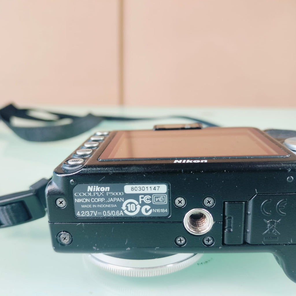 NIKON COOLPIX P5000 10MP DIGITAL CAMERA NIKKOR 3.5X OPTICAL ZOOM 7.5-26.3MM LENS