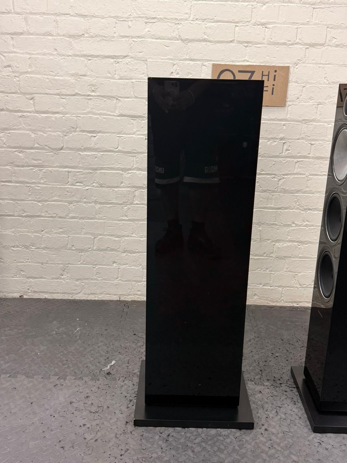 BOWERS & WILKINS B&W 703 S2 FLOOR STANDING SPEAKERS