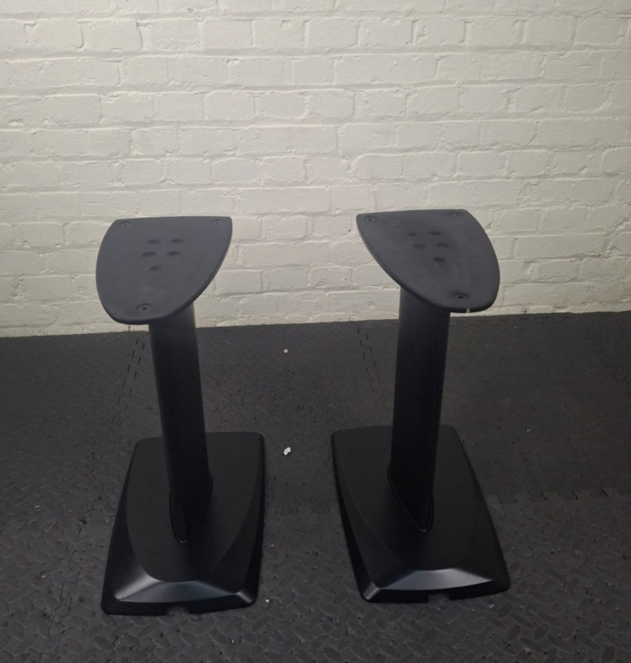 DALI EPICON 2 SPEAKERS WITH DALI STANDS