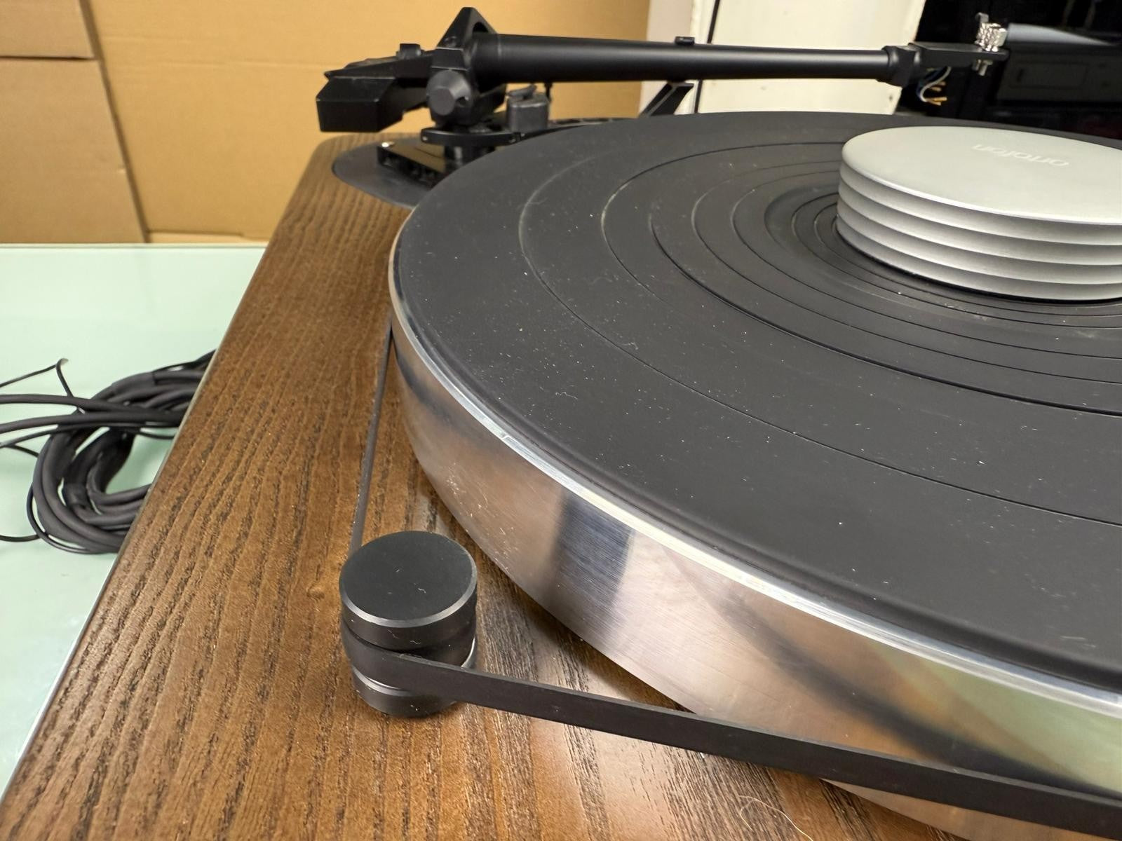 DR FEICKERT VOLARE TURNTABLE WITH ORACLE SME 345 TONEARM & POWER SUPPLY