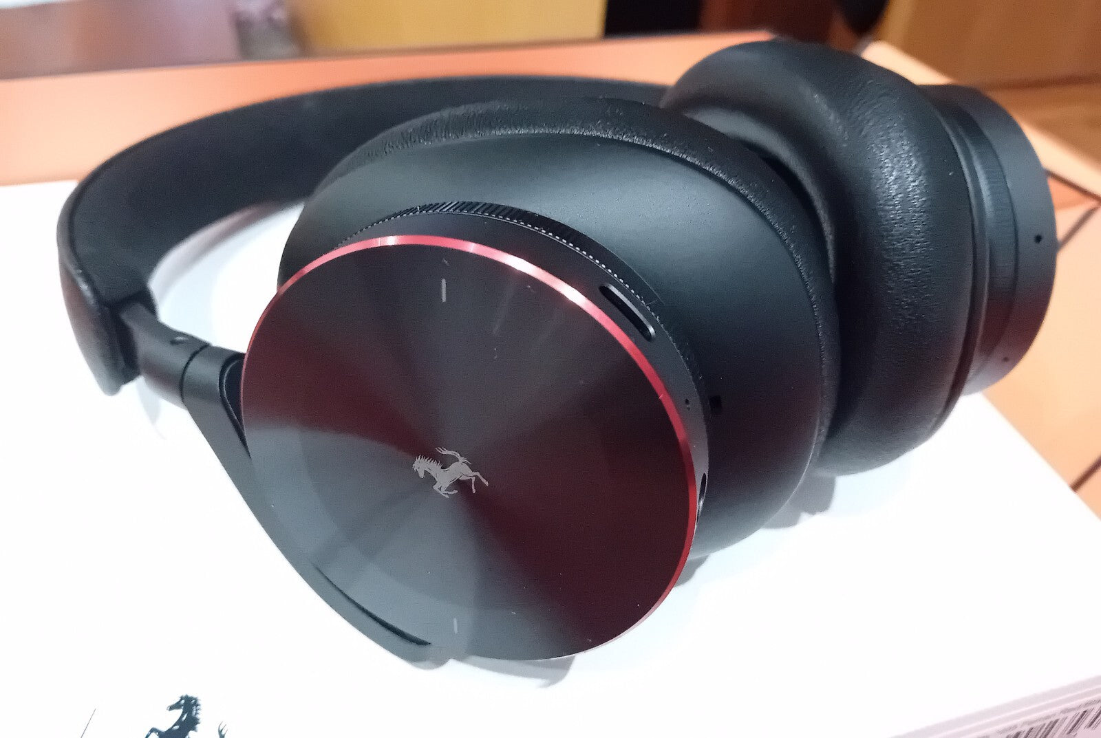 BANG & OLUFSEN BEOPLAY H95 FERRARI LIMITED EDITION