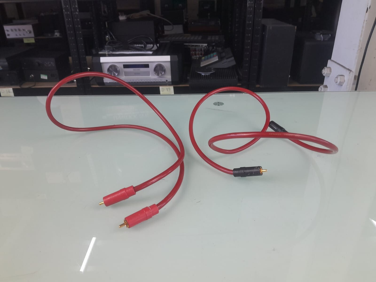 THE CHORD COMPANY CRIMSON VEE RCA INTERCONNECTS CABLES