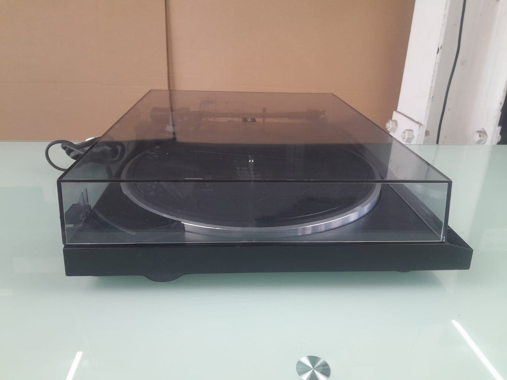 YAMAHA TT 300 NATURAL SOUND STEREO TURNTABLE
