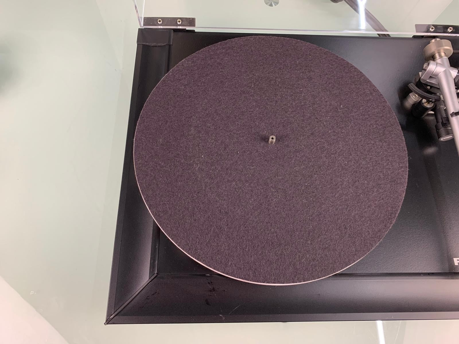 REGA P7 TURNTABLE WITH TT PSU POWER SUPPLY
