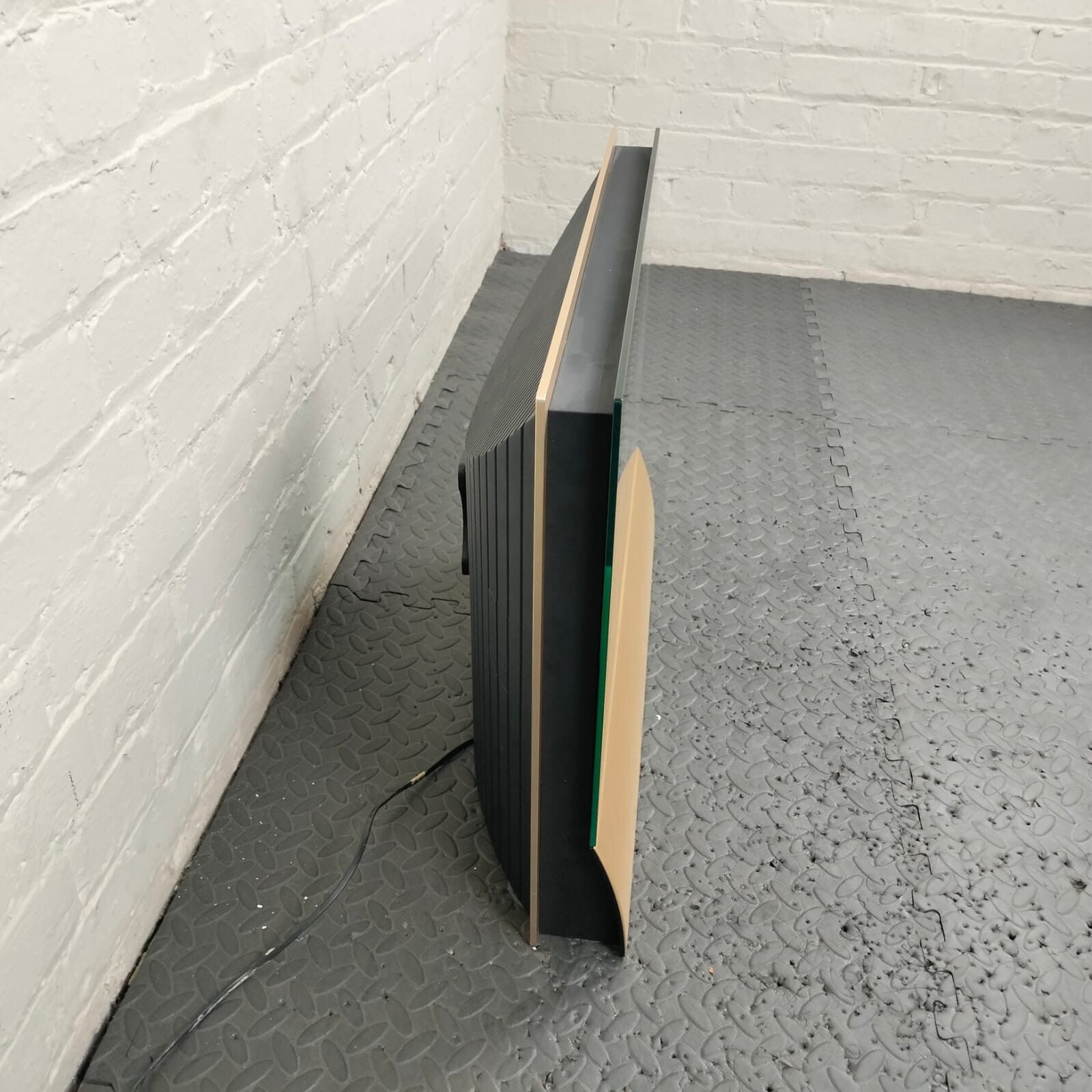 BANG & OLUFSEN B&O BEOCENTER 6 23 INCH TV