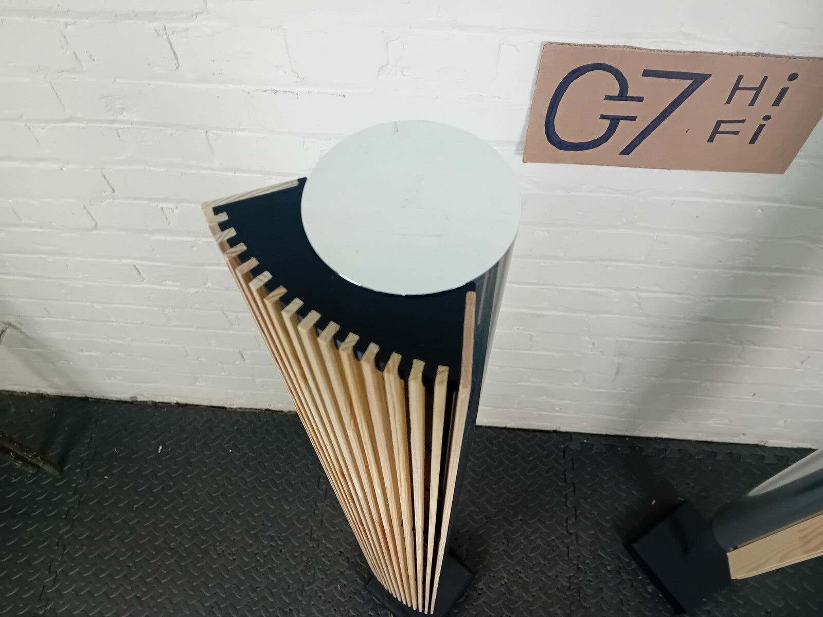 BANG & OLUFSEN BEOLAB 8000 18 28 6000 4000 3 5 1  50 90 FLOOR ACTIVE SPEAKERS