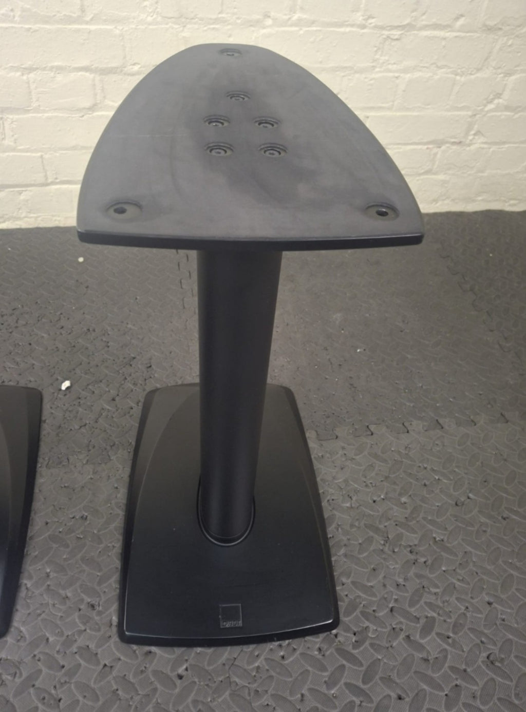 DALI EPICON 2 SPEAKERS WITH DALI STANDS