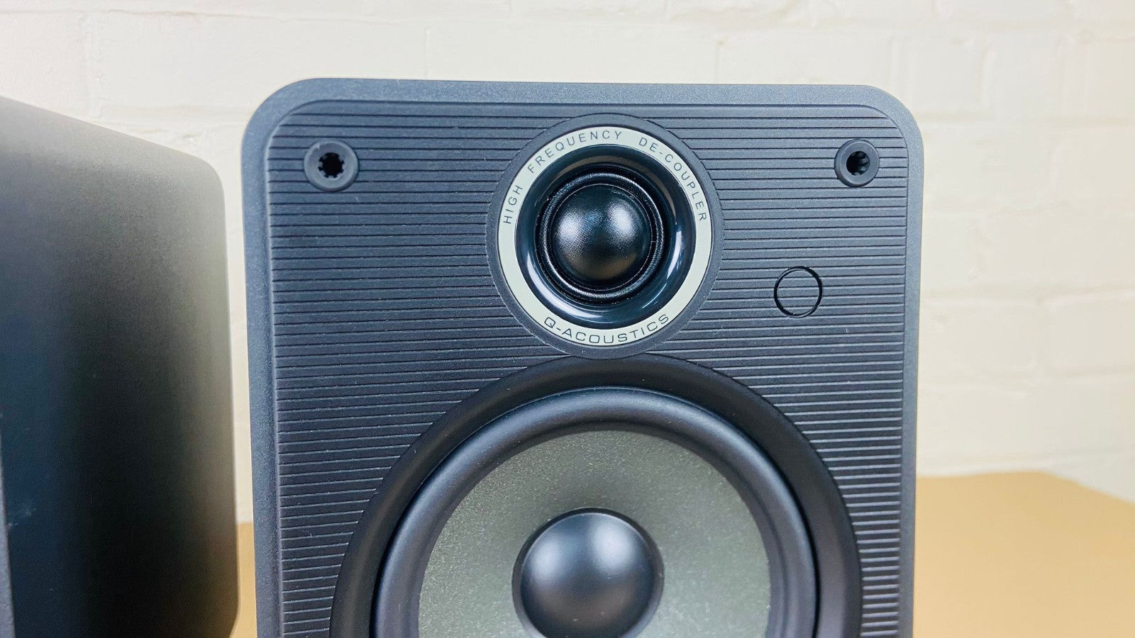 Q ACOUSTICS 2020i SPEAKERS