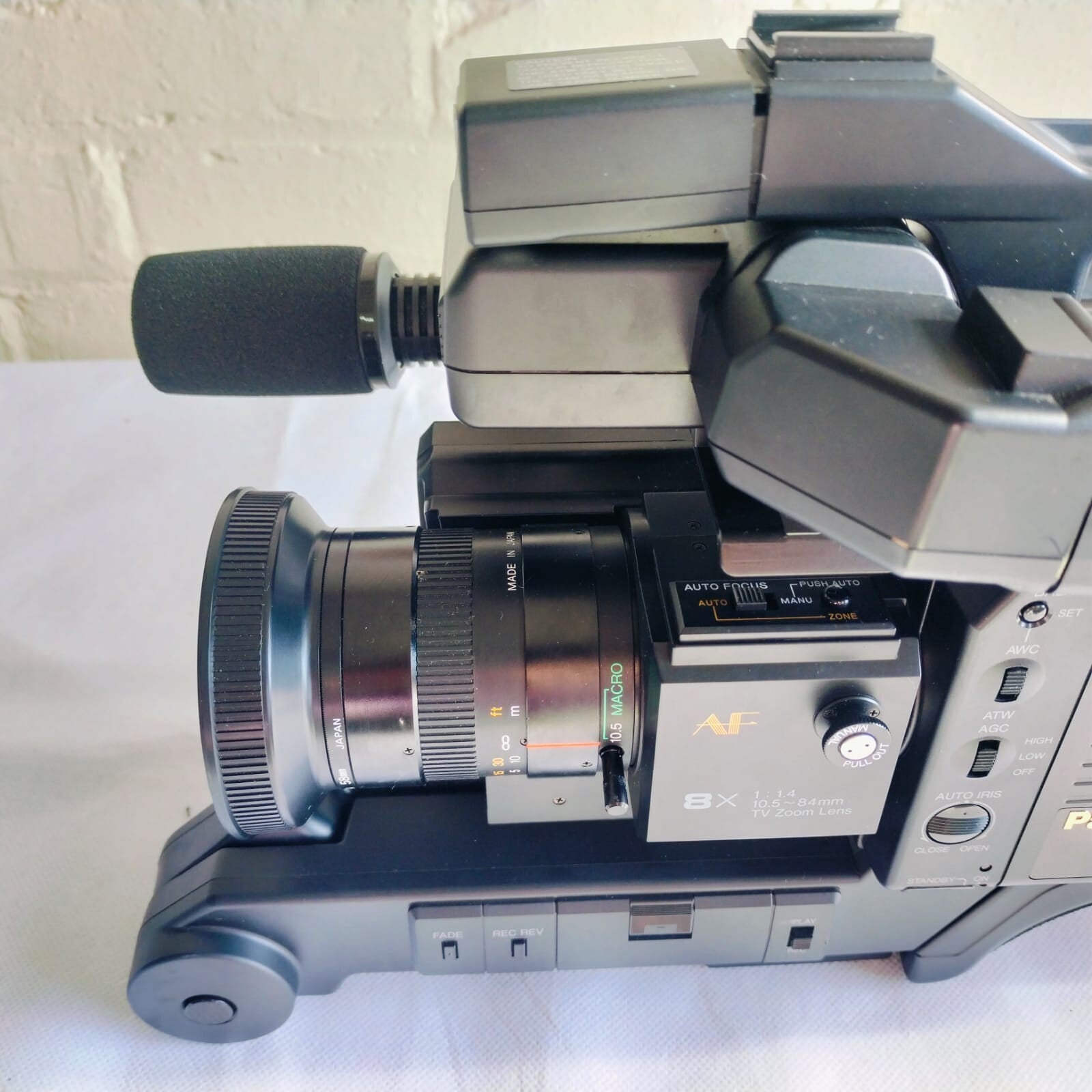 PANASONIC F10 CCD CAMCORDER WITH CASE 8X ZOOM LENS COMPLETE KIT