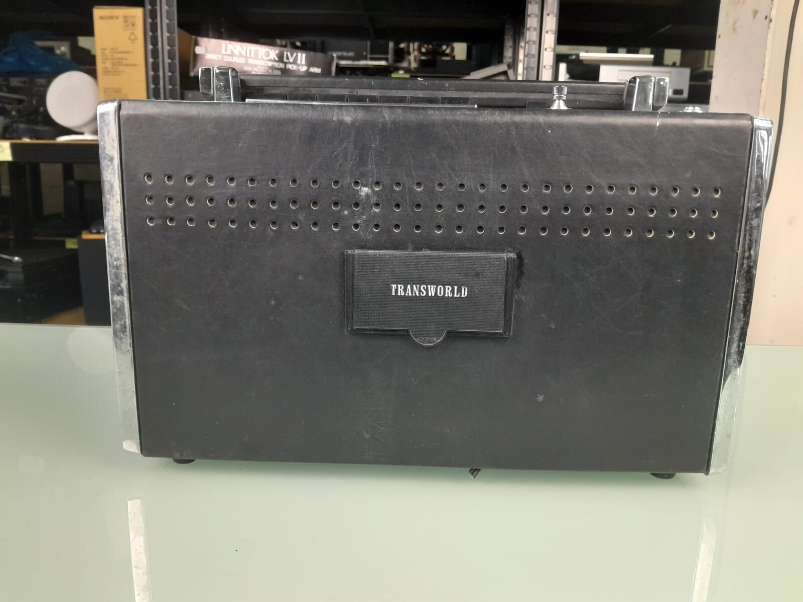 SANYO 18H 815 TRANSWORLD 18 TRANSISTOR RADIO
