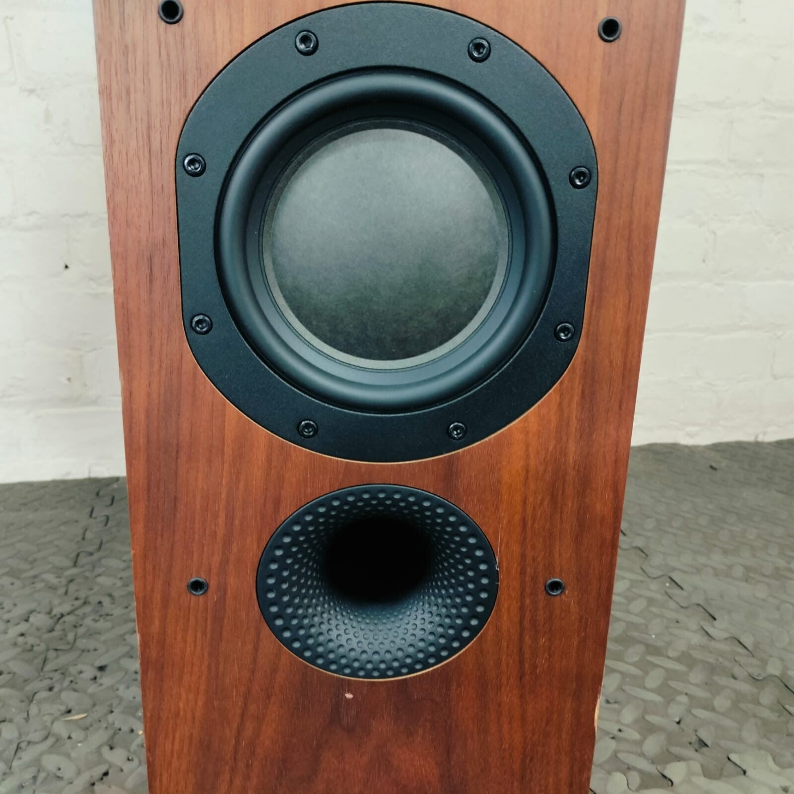 BOWERS & WILKINS B&W 703 FLOOR STANDING SPEAKERS