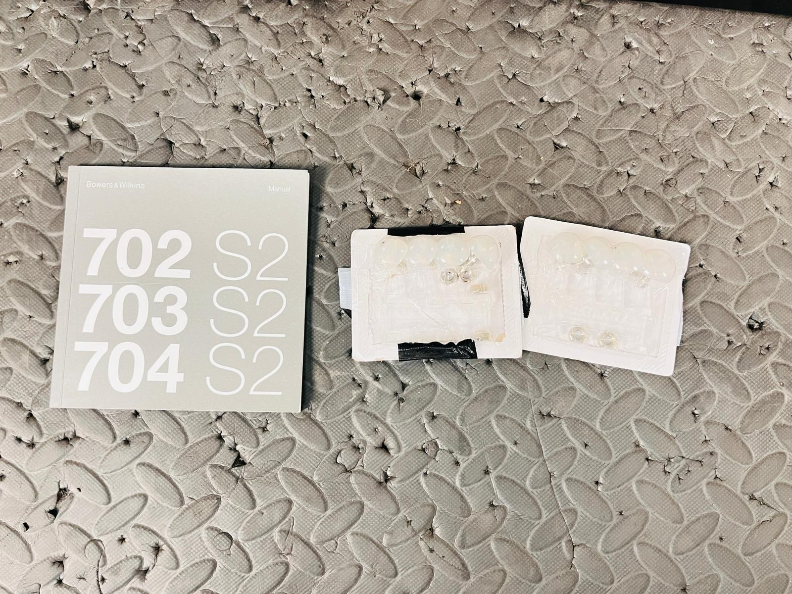 BOWERS & WILKINS B&W 703 S2 FLOORSTANDING SPEAKERS